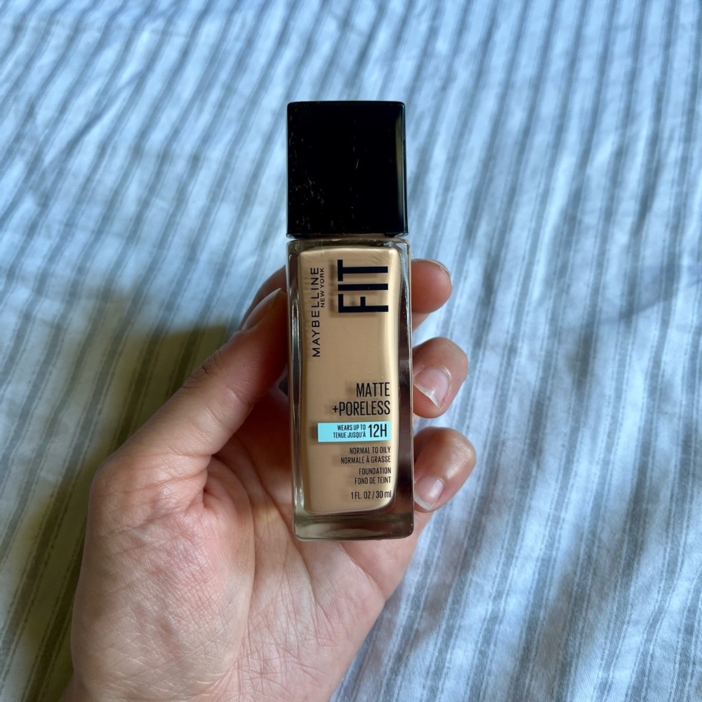 NWOT! Maybelline 130 Fit Me Matte + Poreless Foundation - Buff Beige
